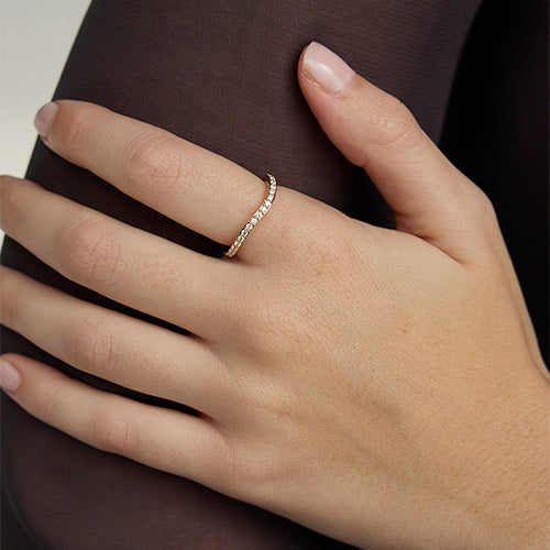 18K Gold Curved Diamond Eternity Ring | Noémie