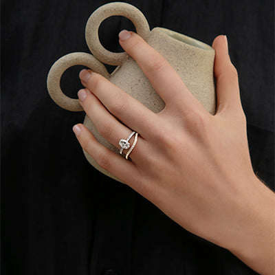 Oval Cut Engagement Ring - 18K Gold | VS Clarity