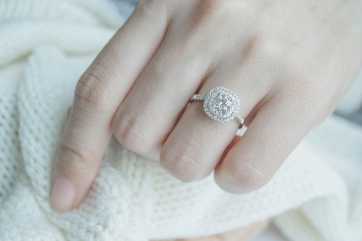 What is a Floating Diamond Ring? | Noémie