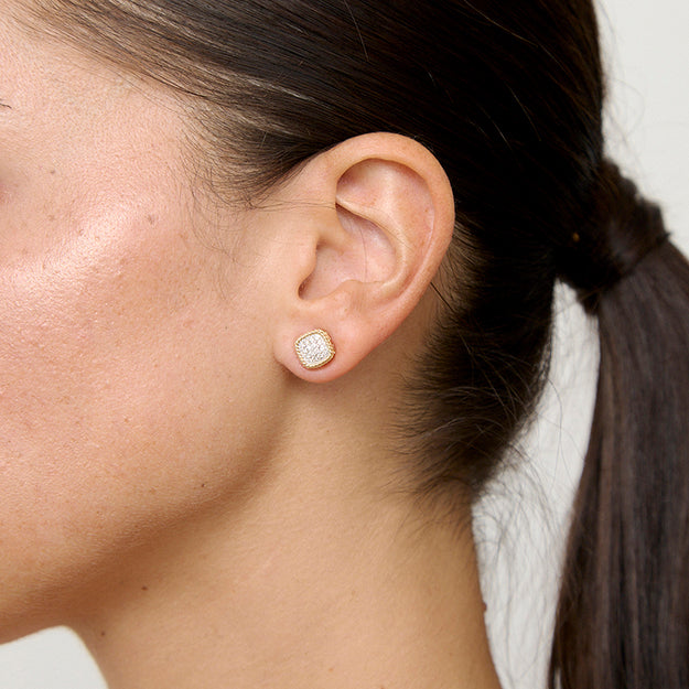 VS Clarity Diamonds Sparkling jewelry solid gold classic elegant earring