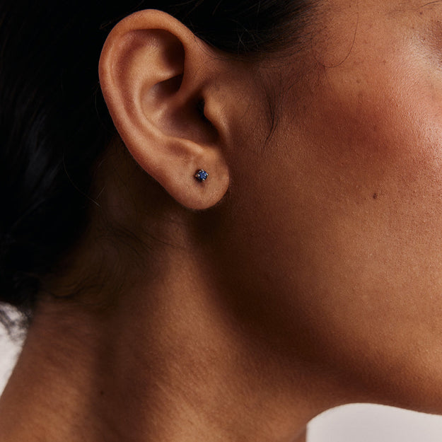 18K White Gold Blue Sapphire Studs