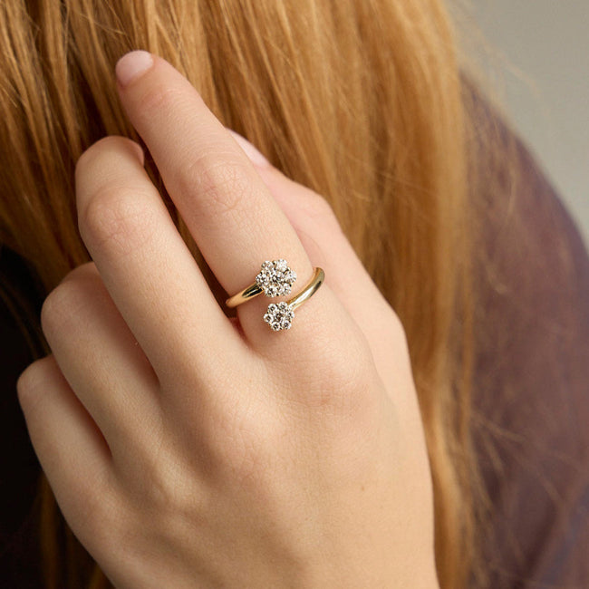 Floral Diamond Cluster Ring - 18K Gold | VS Clarity
