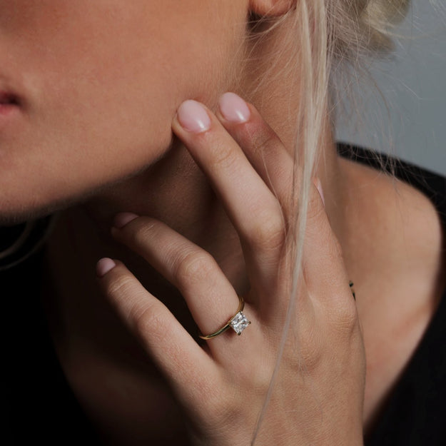 Noémie Solitaire Pick Your Diamond Shape Engagement Ring Oval Round Princess Emerald Radiant Asscher Cushion quality stone 18K gold Rose White Yellow Platinum