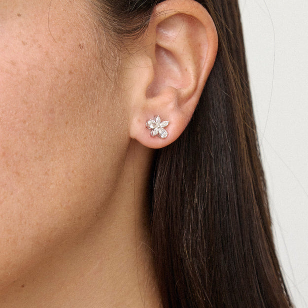 VS clarity Marquise 18 Karat white gold