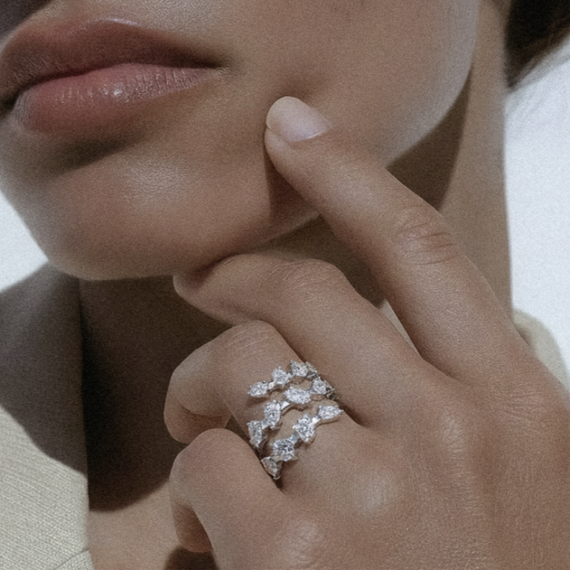 Pear Shaped Diamond Spiral Ring - 18K Gold | VS Clarity