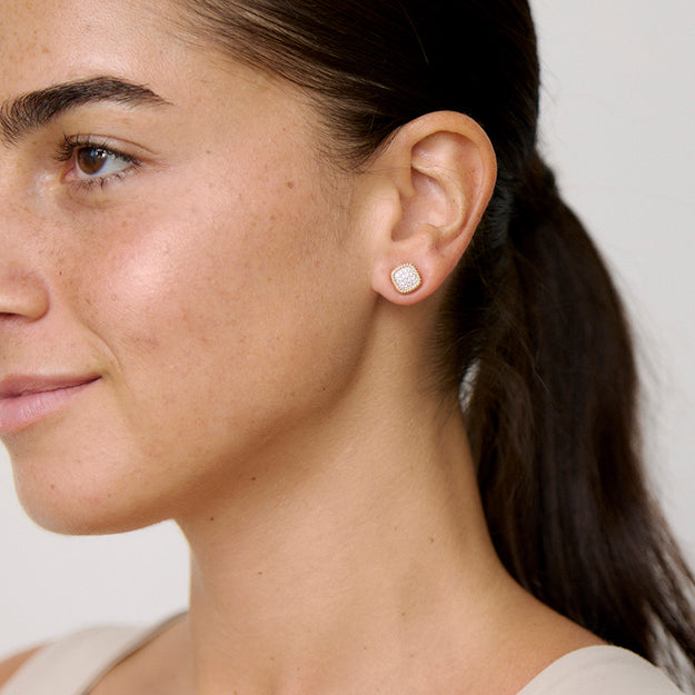 Dainty unique diamonds and gold earring Stylish fashionable jewelry Rope framed stud Sparkling diamonds vs clarity