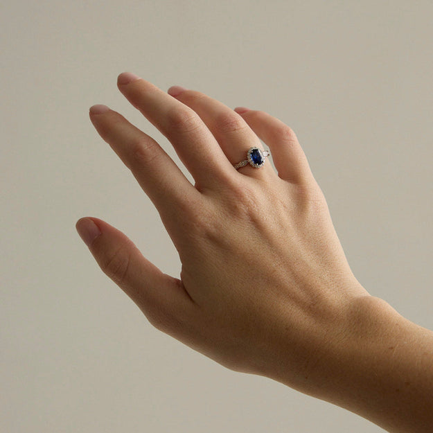 Oval Shape diamond VS Clarity Blue Sapphire stone 14K 18K Gold Platinum