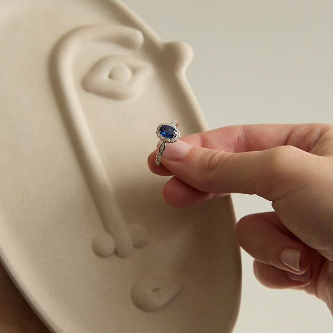 Oval Sapphire and Diamond Halo Ring - 18K Gold | VS Clarity