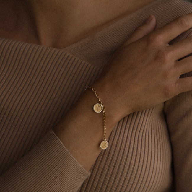 Personalized Diamond Medallion Bracelet - 18K Gold | VS Clarity