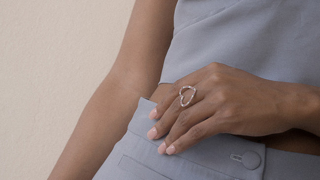 Open Heart Sapphires Ring - 18K Gold | VS Clarity