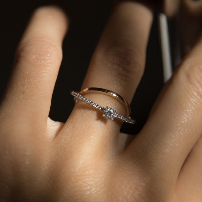 Connecting Solitaire Pavé Ring - 18K Gold | VS Clarity