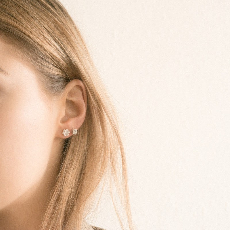 【HYERES LOR】24FW★ Lab Diamond Flower Earrings S 14K Lab Grown Diamond Flower Petal Earrings | Noémie