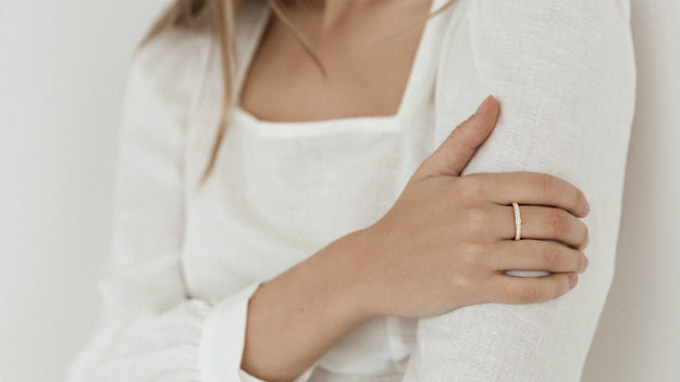 VS Clarity sparkling diamonds 14K 18K gold