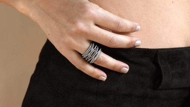 VS Clarity 14K 18K Gold sparkling diamonds