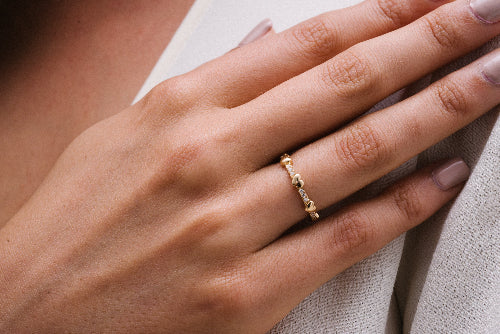 18K Gold Heart and Diamonds Ring