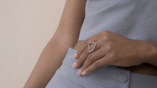 Open Heart Sapphires Ring - 18K Gold | VS Clarity