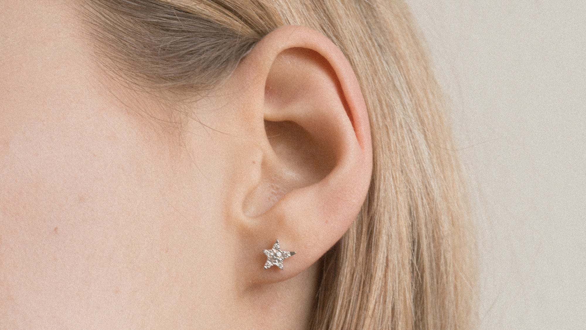 One White Gold Earring with Blue Diamond